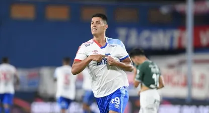 Adrián Vila festeja su golazo ante Sarmiento