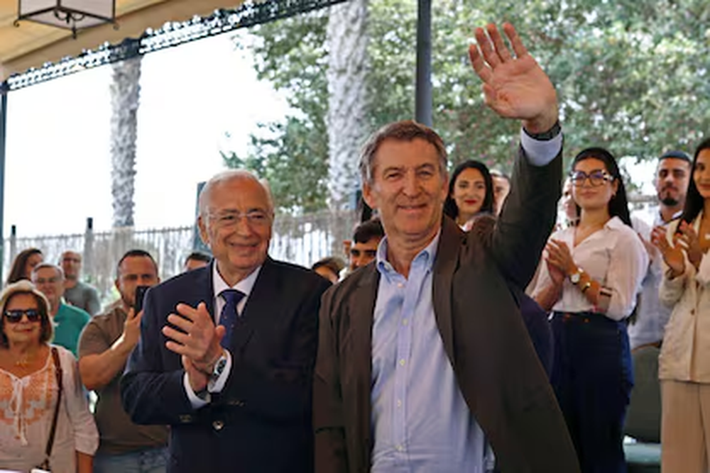 El líder del PP, Alberto Núñez Feijóo, y el presidente de la Ciudad Autónoma de Melilla, Juan José Imbroda, este miércoles