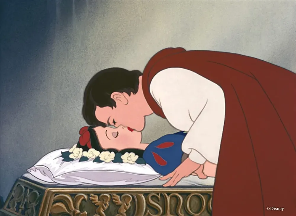 De final feliz a momento criticado: el beso de Blancanieves