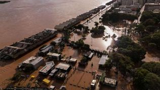 Vista aérea de la zona portuaria inundada de Porto Alegre en Brasil
