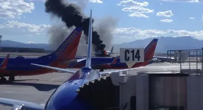 un avion se prendio fuego en el aeropuerto de las vegas produjo 13 heridos leves