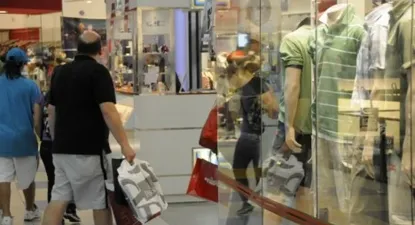 El repunte de la pandemia golpeó la confianza de los consumidores