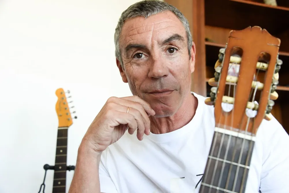 Carlos Sánchez vive su vida entre la música y el fútbol