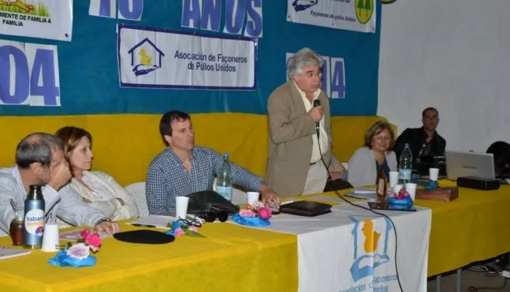Aguerre en la asamblea de los productores de pollos, gremio que celebró el viernes el 10° aniversario