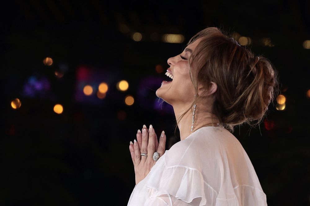 Jennifer López en la alfombra roja de Atlas