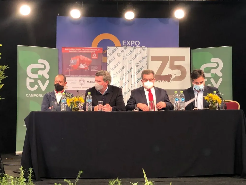 Matonte, Bordaberry, Stipanicic y Lema, durante la conferencia en la Expo Prado.