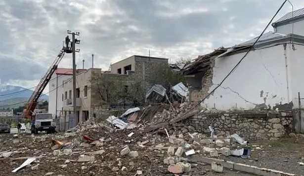 Azerbaiyán y Armenia acuerdan alto el fuego en Nagorno Karabaj