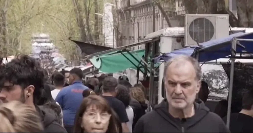 Marcelo Bielsa en la feria: el video que se viralizó en las redes