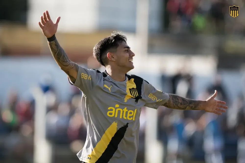 Facundo Torres mejoró al cambiar de posición