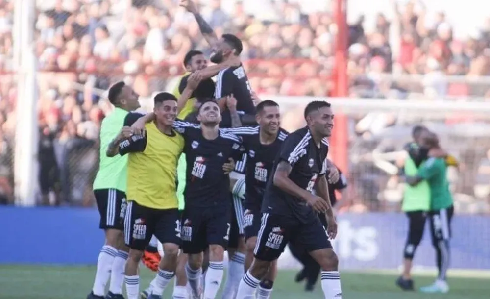 Deportivo Riestra: la fuerte pretemporada a las 3 de la mañana cerca de un boliche