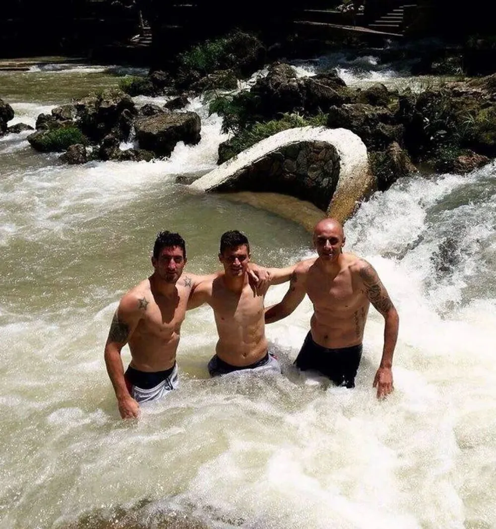 Pereira (izquierda) con Ignacio Panzariello y Alejandro Acosta en Guatemala