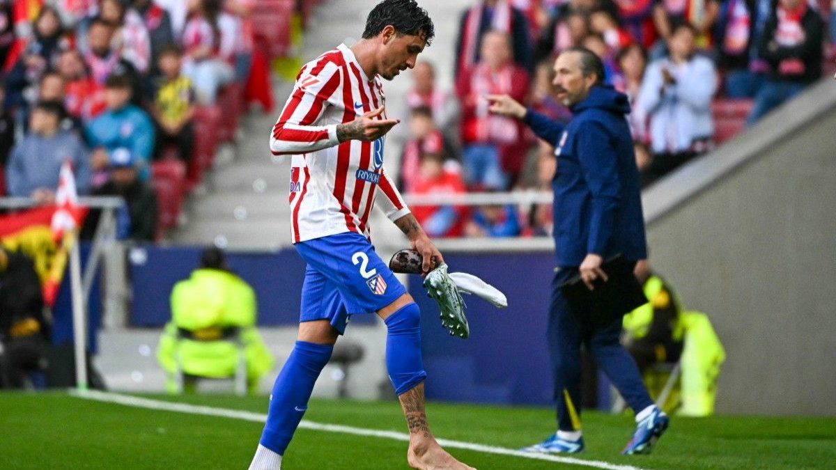Alerta para la selección uruguaya de Marcelo Bielsa: José María Giménez se retiró lesionado en su vuelta a las canchas con el Atlético de Madrid