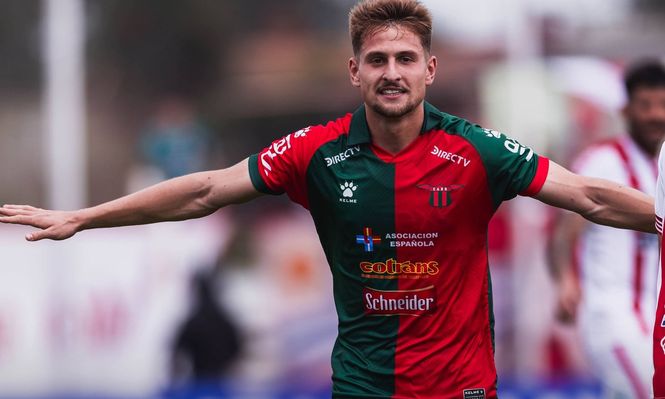 Bruno Damiani celebra su gol de penal para Boston River ante River Plate