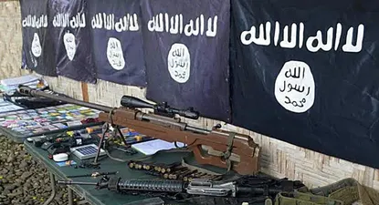 Armas y banderas del Estado Islámico