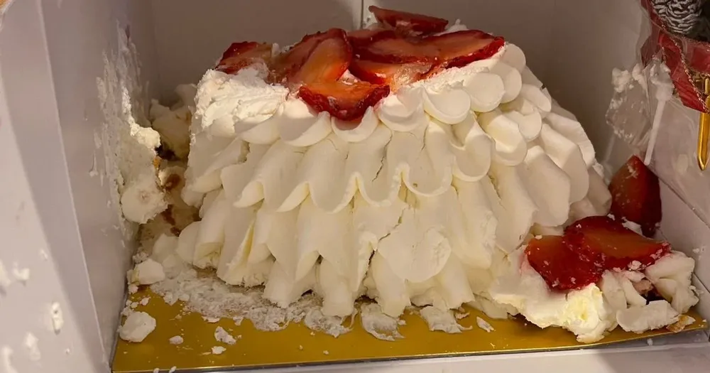 Las tortas de crema se vendían a US$ 38,5 cada una, y si bien eran aptos para el consumo, el aspecto dejaba mucho que desear.