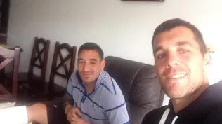 Bebu Luna con el yeso y acompañado por Javier Irazún, su compañero de la IASA, este lunes