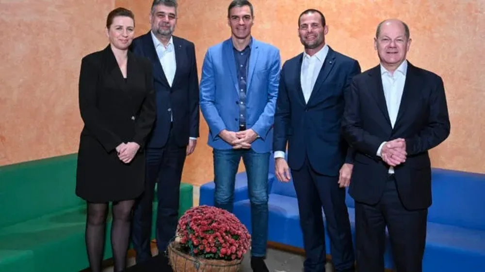 Pedro Sánchez junto a los primeros ministros de Dinamarca, Mette Frederiksen; Malta, Robert Abela; Rumanía, Marcel Ciolacu, y el canciller alemán Olaf Scholz.