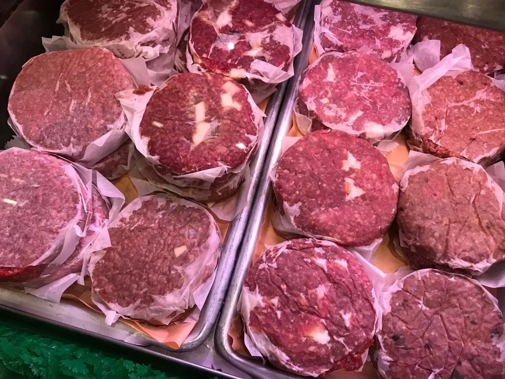 Buena parte de la carne que EEUU importa se destina a elaborar hamburguesas.