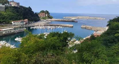 Tiempo caluroso y soleado. Mutriku (Bizkaia).