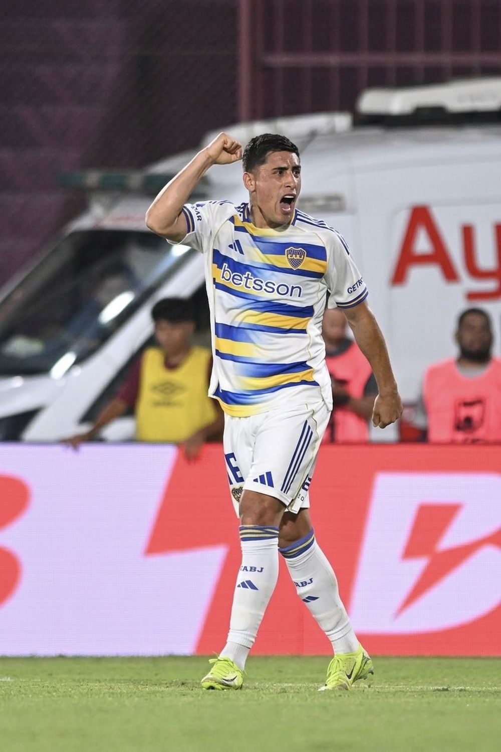 Miguel Merentiel celebrando su gol