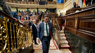 Pedro Sánchez, saliendo del Congreso de los Diputados.