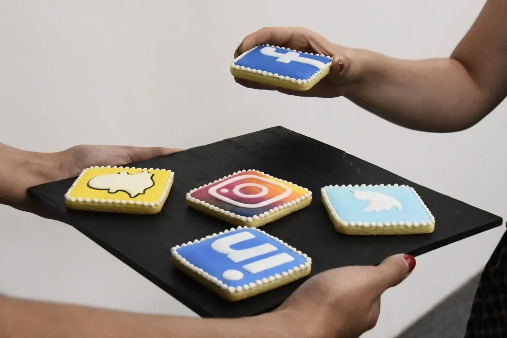 La desaceleración económica llevó a los gigantes tecnológicos a despedir empleados, al mismo tiempo que se congelan las contrataciones