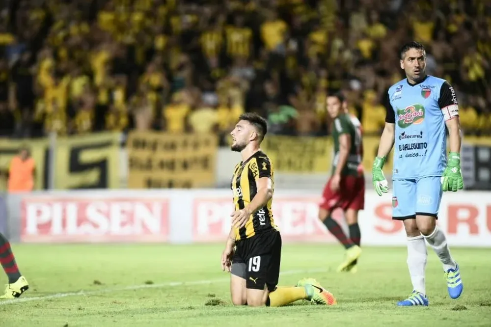 Lucas Cavallini y Adrián Berbia