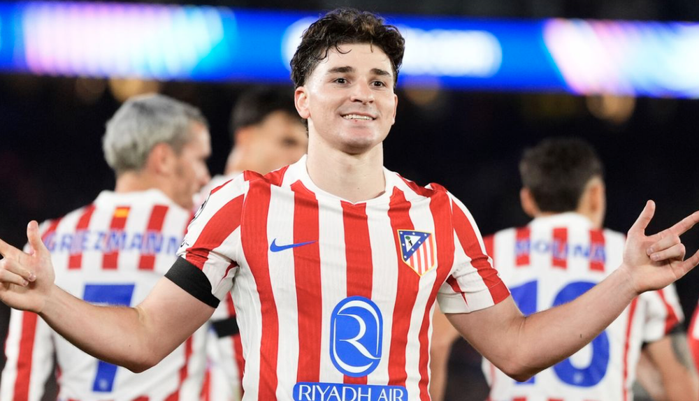 Julián Álvarez festejando un gol con el Atlético de Madrid. 