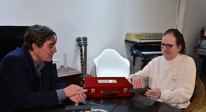 El artista argentino Charly García&nbsp; le entrega a Luis García, Montero, director del Instituto Cervantes&nbsp;más reciente disco y las letras de dos de sus canciones