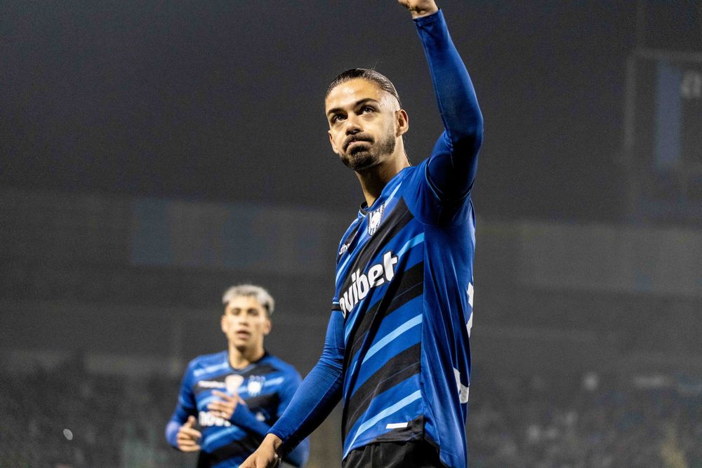 Homenaje de Thiago Vecino a Juan Izquierdo en Huachipato