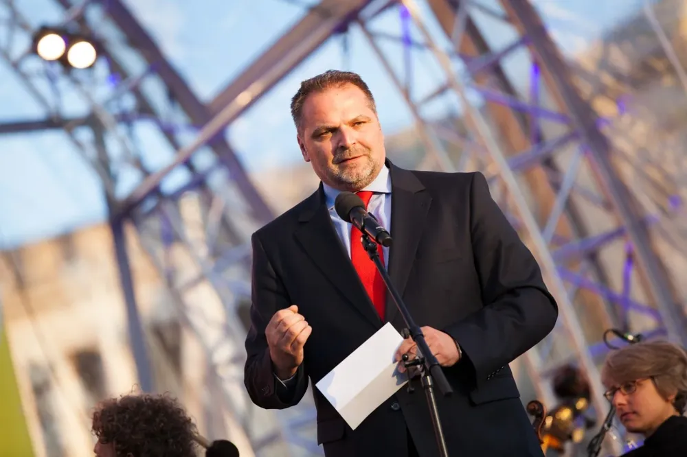 Willi Mernyi, presidente del Comité Mauthausen, denunció que en Braunau se sigue conmemorando al nazismo.