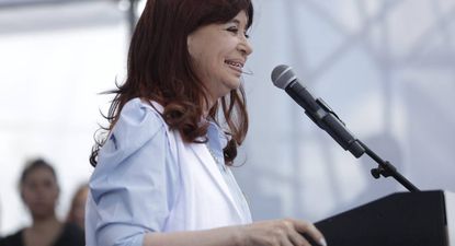 Prisión domiciliaria y sin tobillera: los pedidos de Cristina Kirchner para cumplir su condena
