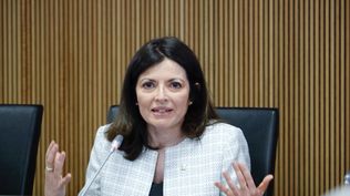 La ministra Imma Tor durante su comparecencia en el Consell General (Europapress).