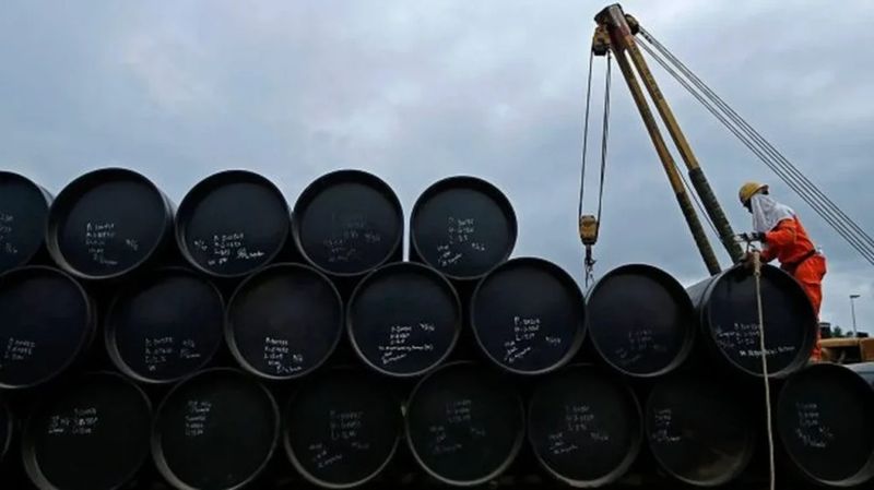 El petróleo vuelve a rebotar tras los ataques de EEUU en el estrecho de Ormuz y compromete el acuerdo con Irán
