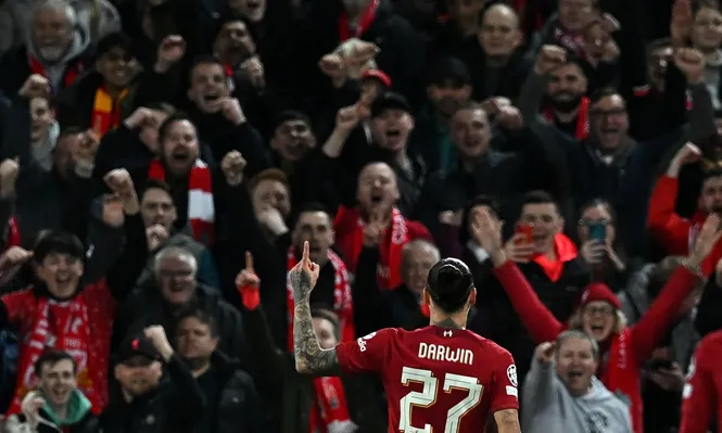 Núñez se fue ovacionado por el público de Anfield