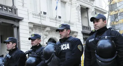 interior pagara incentivos a policias que trabajen en combate del crimen
