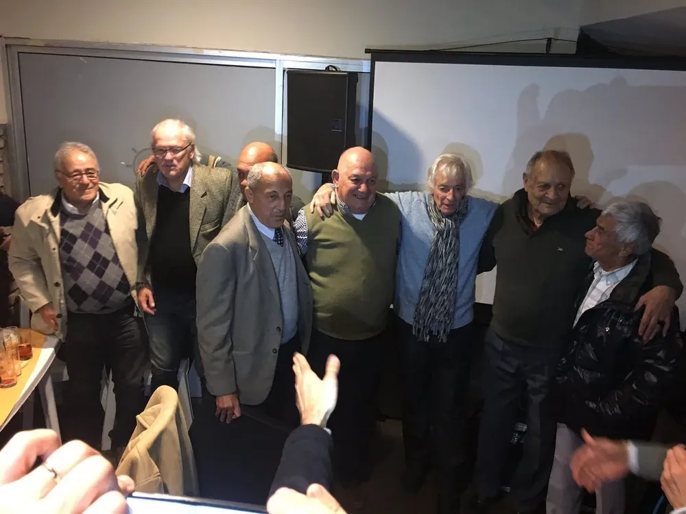 De izquierda a derecha: Rubén Vito Fierro, Pablo Forlán, Luis Varela, Julio César Cortés, Tabaré Gonzalez, Nelson Diaz, Néstor Gonçalves y Wilmar Etchechury.