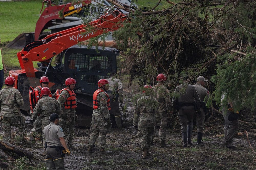 Equipos de rescate trabajan en Texas
