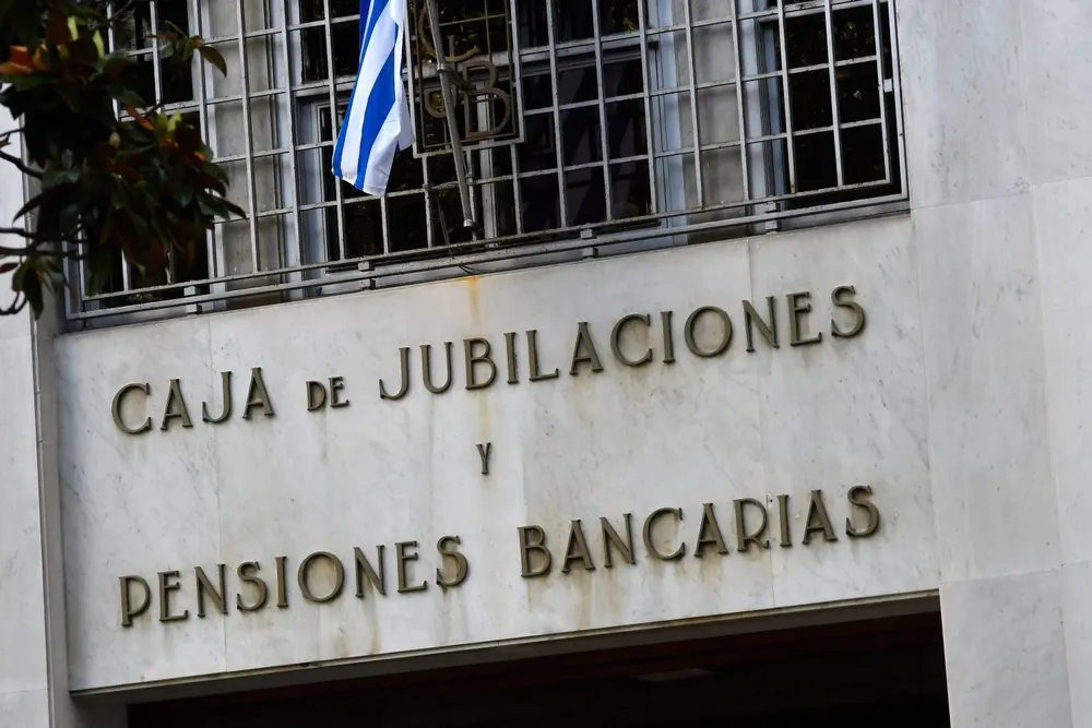 Buscan solución para la Caja Bancaria