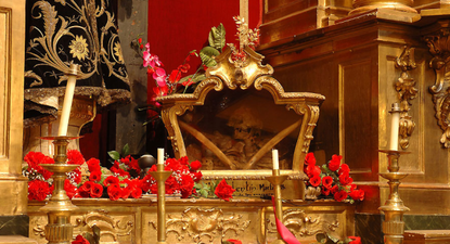 La urna que resguarda las reliquias de San Valentín.