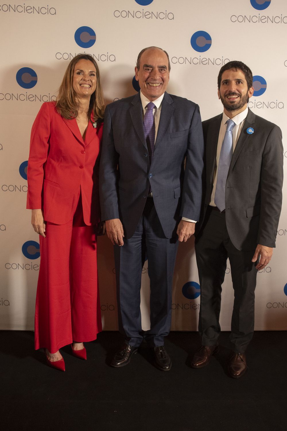 El jefe de Gabinete de la Nación Guillermo Francos junto a Silvana Vives y Juan Manuel Fernández Alves El jefe de Gabinete de la Nación Guillermo Francos junto a Silvana Vives y Juan Manuel Fernández Alves