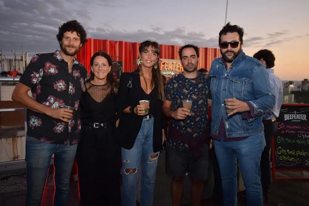 Rodrigo Pérez, Camila Álvarez, Ana Laura Durante, Daniel Rowland y Johnny Walker