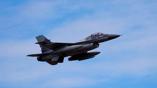 Un avión F-16 detectó un dron ruso en el espacio aéreo rumano mientras vigilaba la frontera del país con Ucrania.