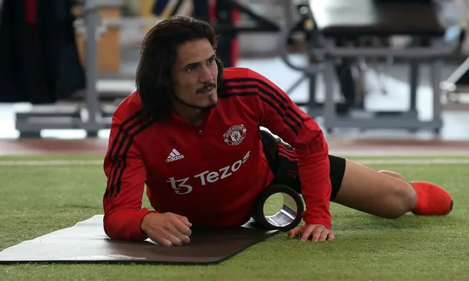 Edinson Cavani en las prácticas en Manchester United