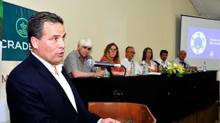 El presidente del BROU realizó el anuncio frente a socios de CAF y miembros del gobierno.
