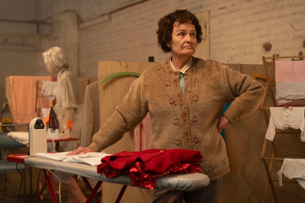 La serie de Netflix hace énfasis en el rol crucial que cumplieron las "laundry ladies".