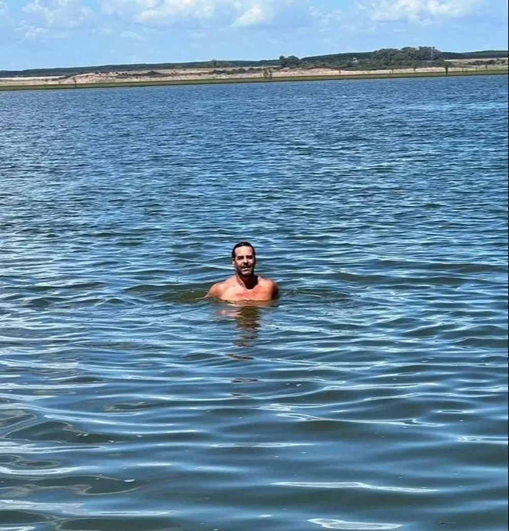 Lacalle se bañó en el Río Negro