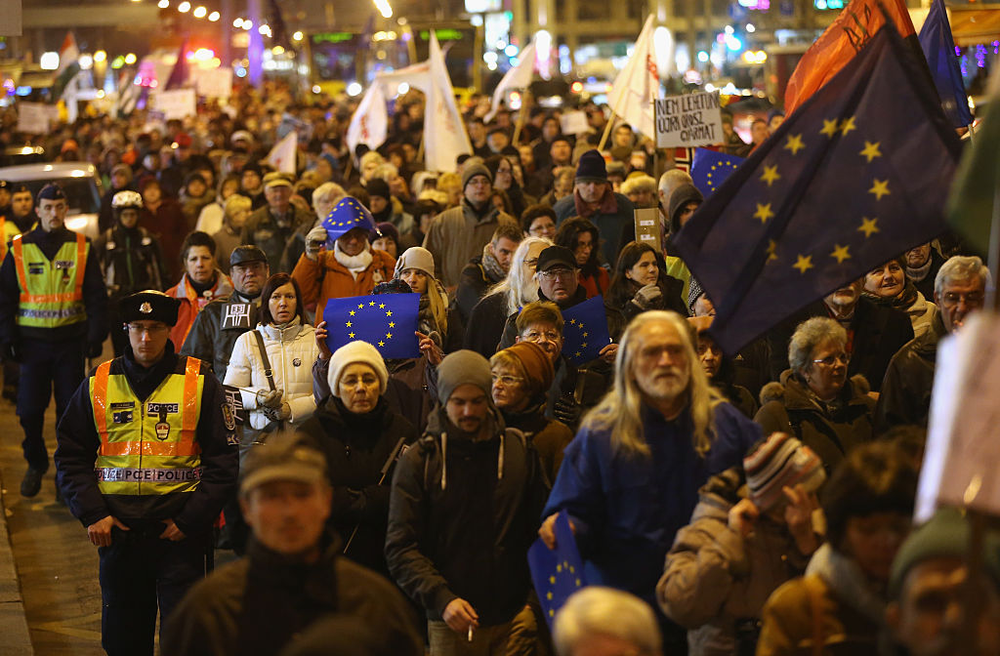 Según el Eurobarómetro, los europeos se sienten más protegidos bajo el paraguas de la Unión Europea