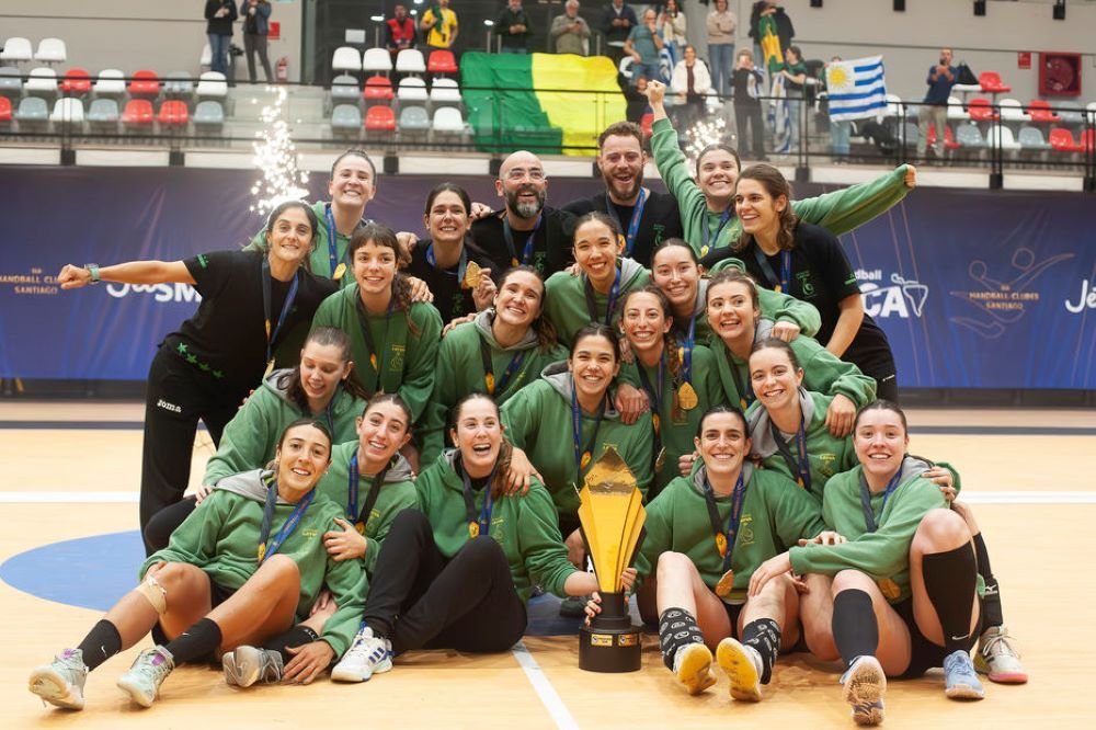 Las jugadoras de Layva celebran el título de la Copa Libertadores de América femenina de handball Las jugadoras de Layva celebran el título de la Copa Libertadores de América femenina de handball