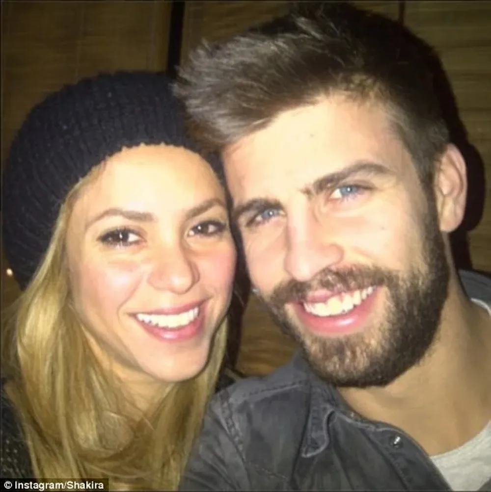 Los famosos también se inclinan por las relfies. En este caso, la cantante Shakira y el futbolista Gerard Piqué
